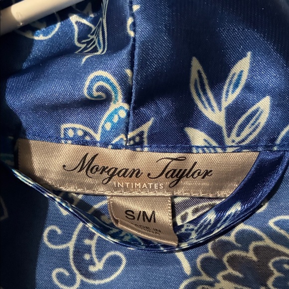 Morgan Taylor Blue Floral Robe - Picture 4 of 8